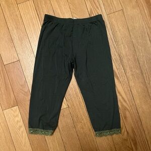 Women Olive Green Capri Leggings with Lace Trim